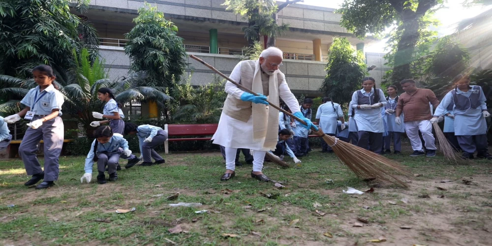 PM Modi marks 10 years of Swachh Bharat Mission on Gandhi Jayanti: A decade of transforming sanitation PM Modi marks 10 years of Swachh Bharat Mission on Gandhi Jayanti: A decade of transforming sanitation